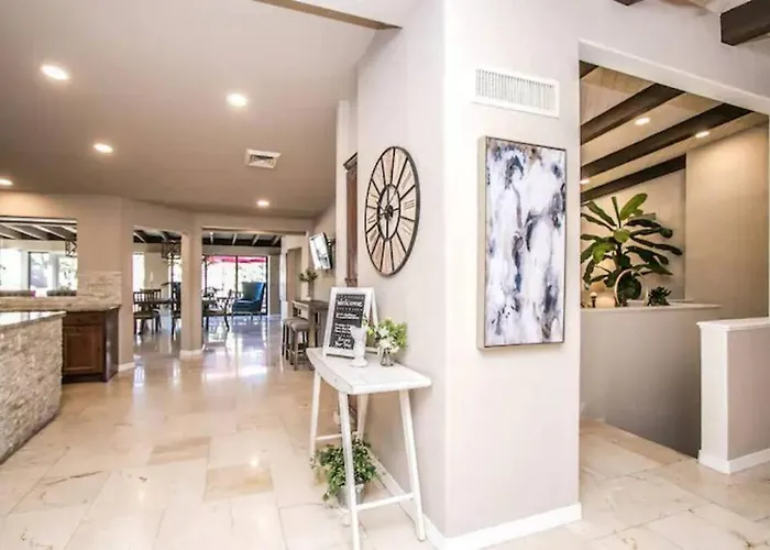 Location In Scottsdale, 8 Bedroom House, Heated Pool, Spa, Game Room, Bbq, Putting Phoenix