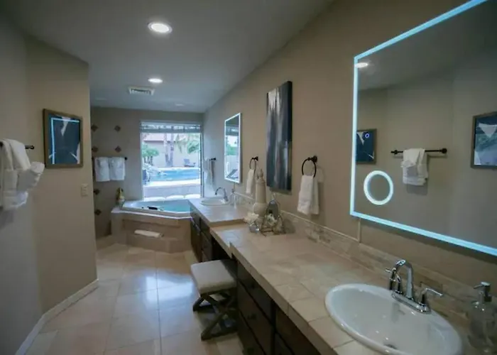 Location In Scottsdale, 8 Bedroom House, Heated Pool, Spa, Game Room, Bbq, Putting