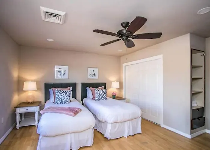 Location In Scottsdale, 8 Bedroom House, Heated Pool, Spa, Game Room, Bbq, Putting Phoenix