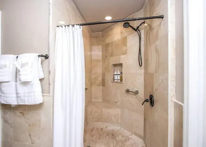 Location In Scottsdale, 8 Bedroom House, Heated Pool, Spa, Game Room, Bbq, Putting