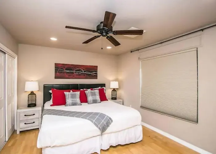 Location In Scottsdale, 8 Bedroom House, Heated Pool, Spa, Game Room, Bbq, Putting Phoenix