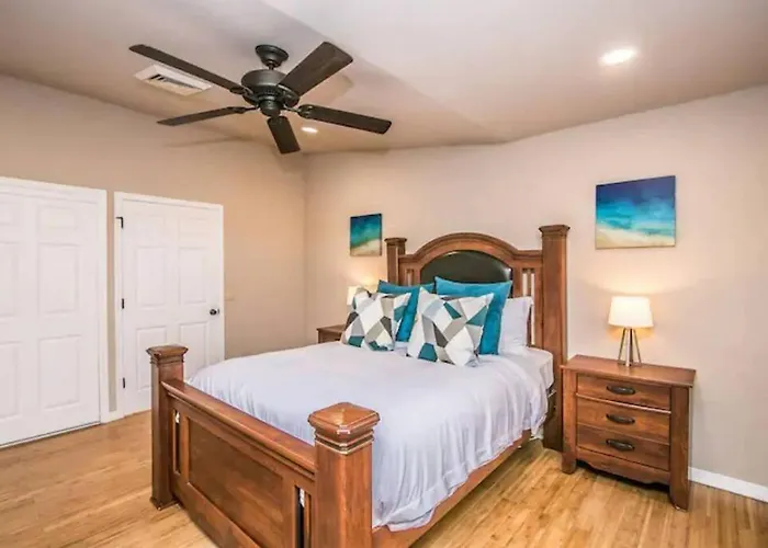 Location In Scottsdale, 8 Bedroom House, Heated Pool, Spa, Game Room, Bbq, Putting Phoenix